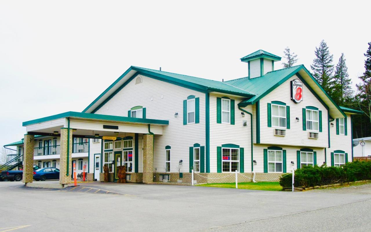 Super 8 By Wyndham 100 Mile House Exterior foto
