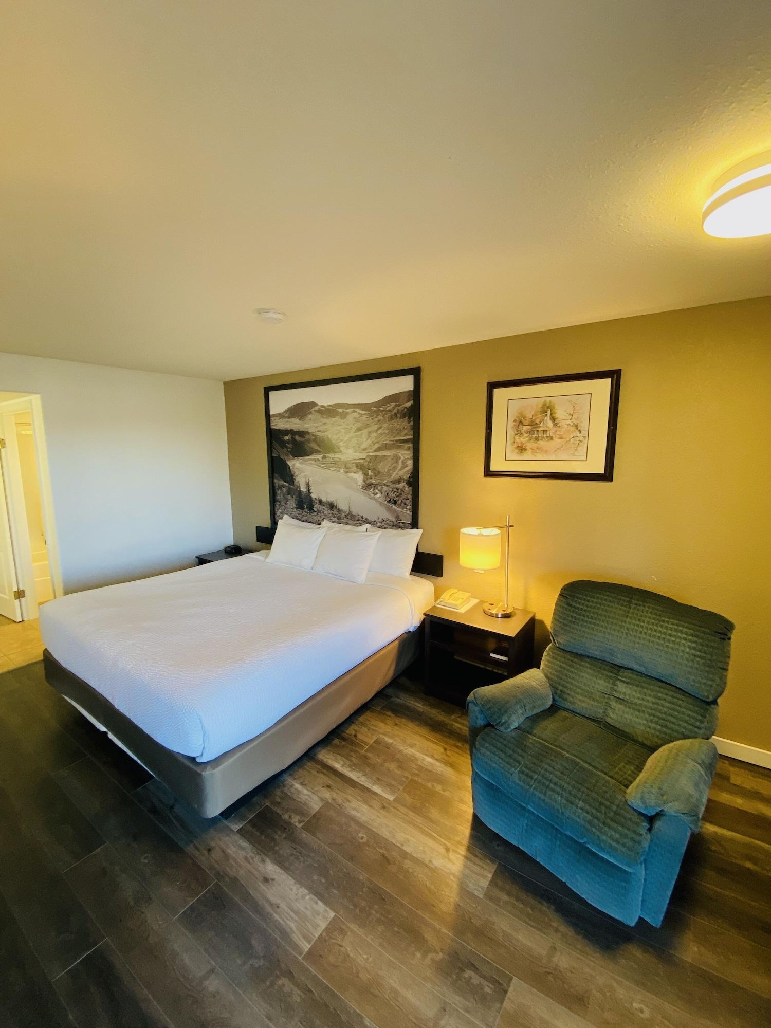 Super 8 By Wyndham 100 Mile House Exterior foto