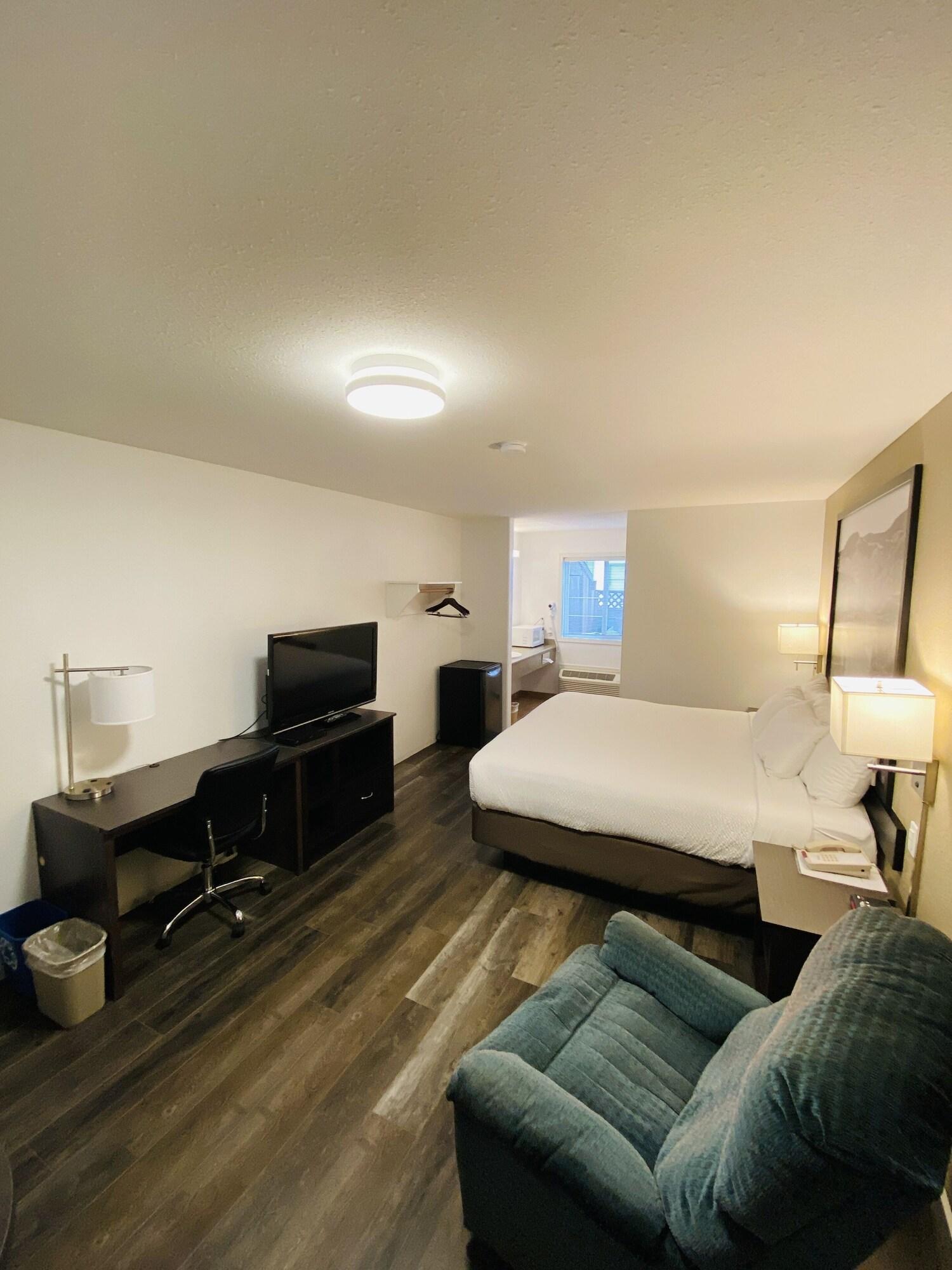 Super 8 By Wyndham 100 Mile House Exterior foto